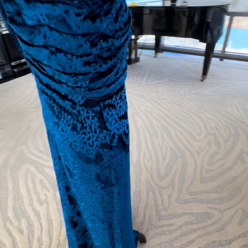 Vintage Hanae Mori Paris Handmade Royal Blue Textured Velvet Silk Gown - Picture 6 of 9